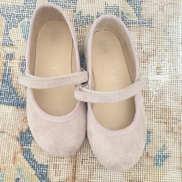beige dress pink shoes Jacquemus Beige Linen Cut-Out Detail Shirt Dress – Loop Generation